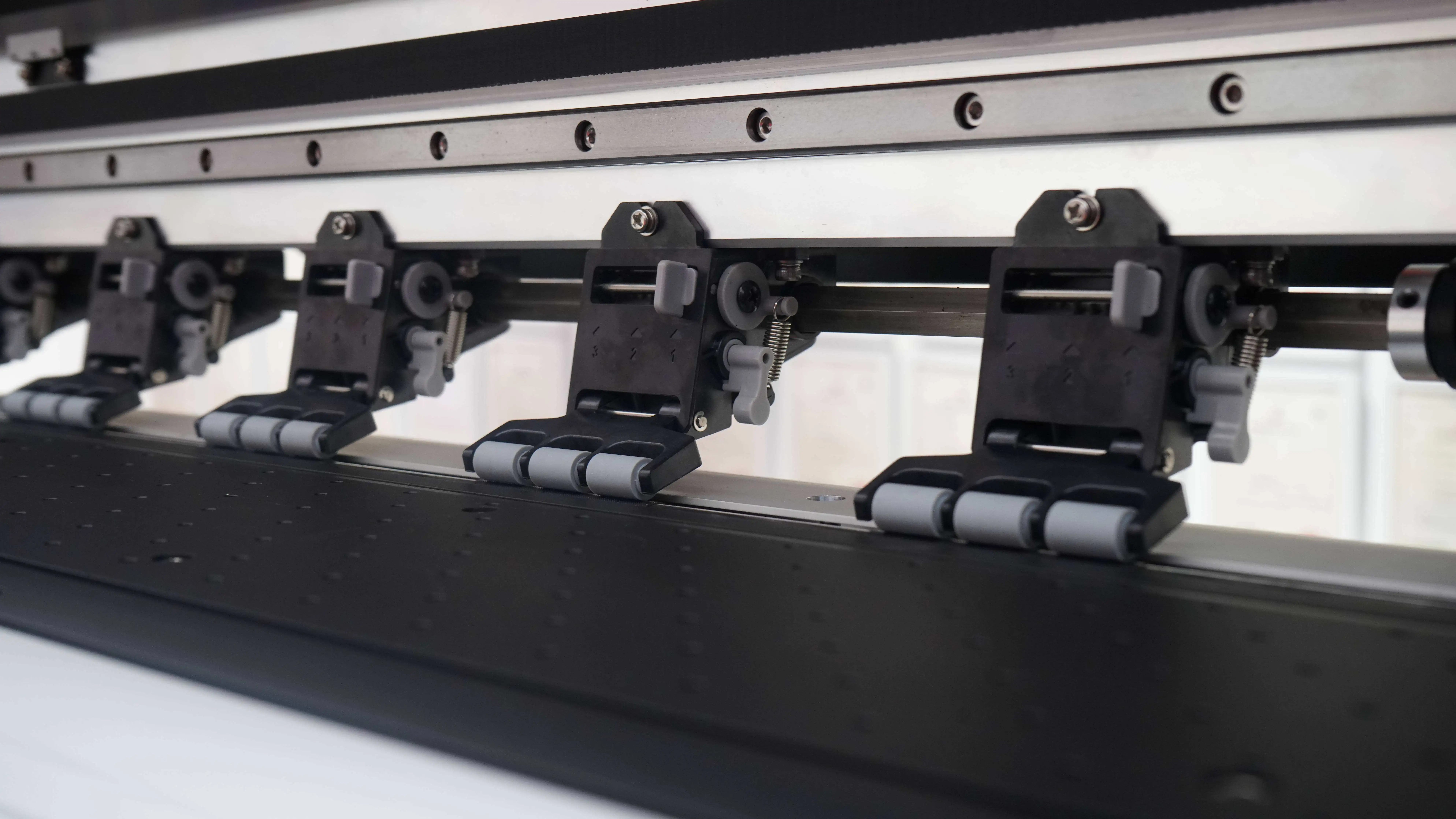 DRS CJ180 UV Roll to Roll Printer | Epson i3200 High-Speed thumbnail 2