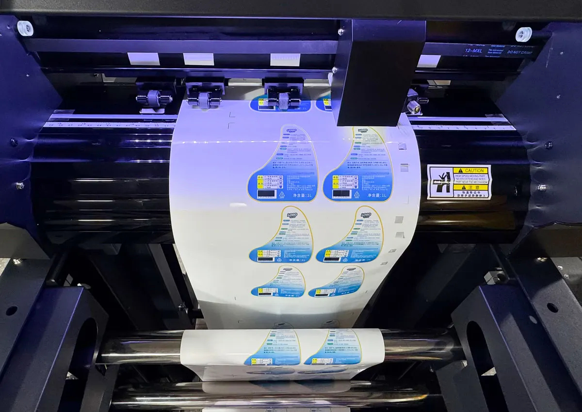 JDJ 330 Roll to Roll Cutting Machine | SKYCUT High-Speed Cutter thumbnail 2